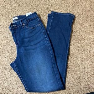 Levi’s Perfectly Slimming Skinny 512 Skinny Leg
